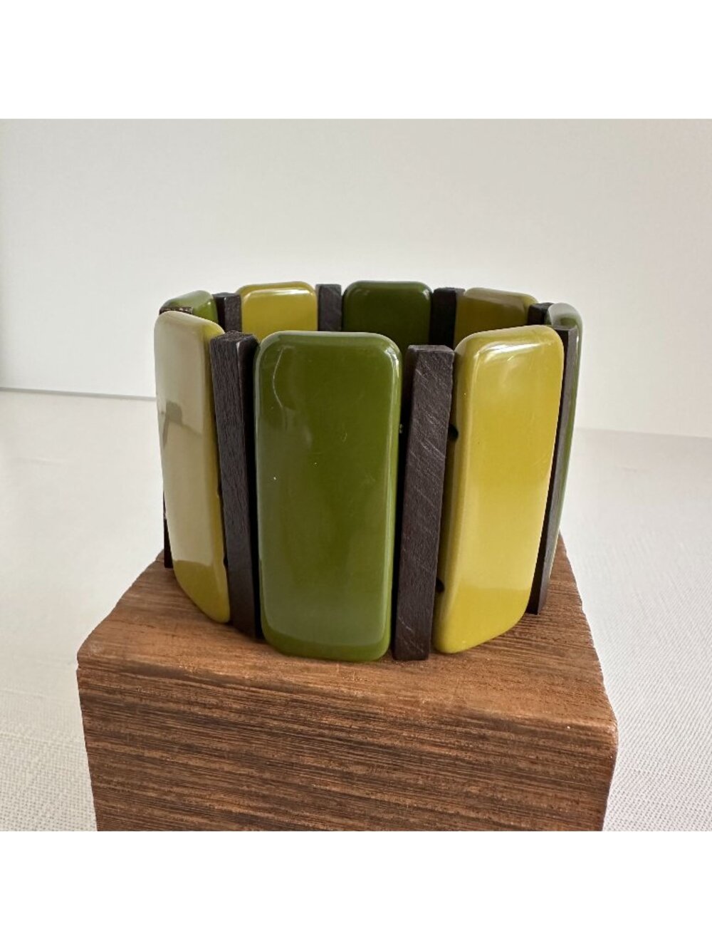 Wide Green Resin Wood Stretch Bracelet Olive Chartreuse 2" 1990s